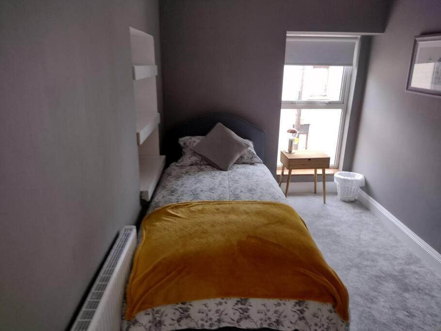 White Birds Townhouse In Sligo Town Center Apartment Bagian luar foto